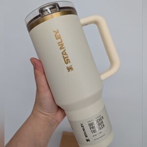 New STANLEY Quencher H2.0 Protour Tumbler cup 40 OZ Cream Moon